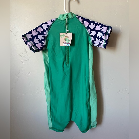 Niko Bear 3/4Y Color Changing Rash Guard Swimsuit - Picture 3 of 3